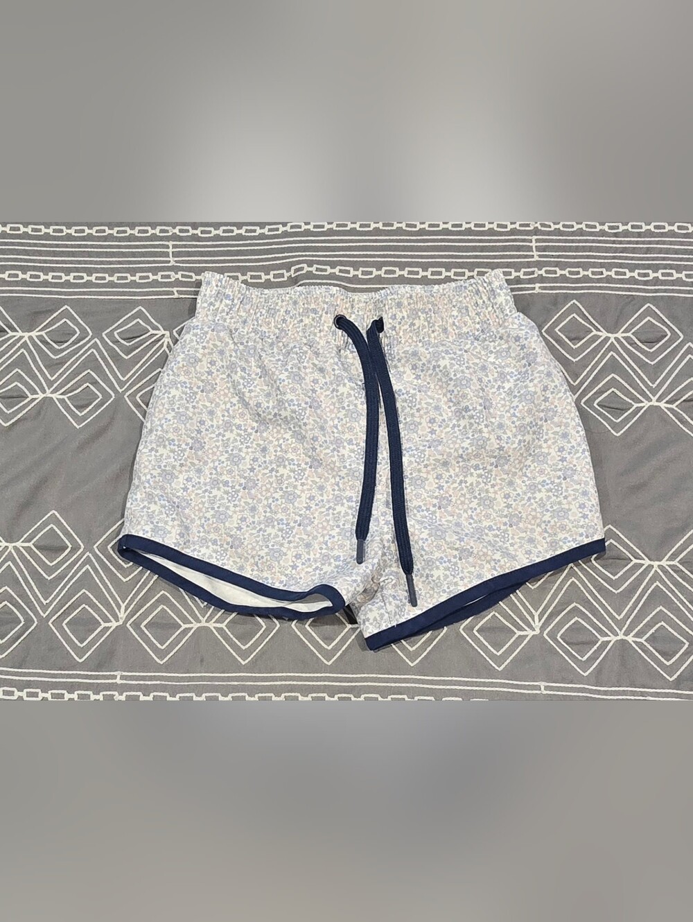 Minnow Boys Slate Floral Boardie Swim Trunks Size 5/6T